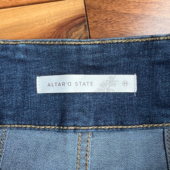 Altar'd State Women's  Grace High Waist Denim SHORTS Medium NWT - Picture 8 of 10